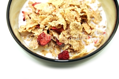 Corn flakes with dried strawberry