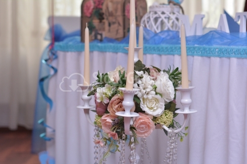 Floral arrangement with candles on a wedding