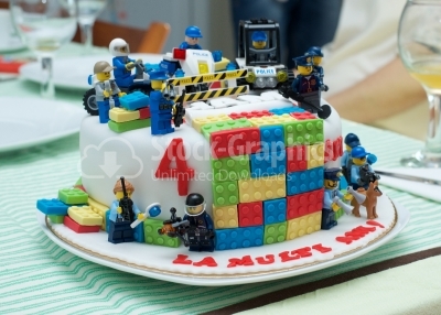 Lego cake decorated with minifigurines