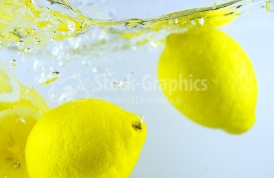 Bubbles in water and lemons - Stock Image
