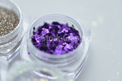 Lila nail glitter