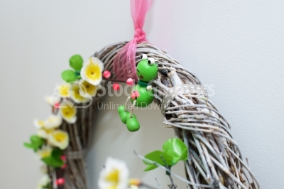 Little wood frog detail on wreath decoration