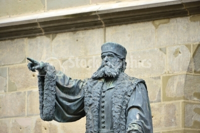 Old men statue pointing to the right
