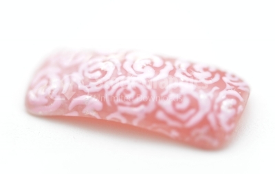 Pink fake nail with whiet swirls