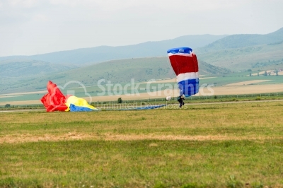 Romanian skydivers land on the field