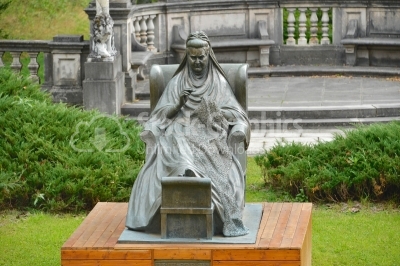 Statue of Elisabeth of Wied, Queen consort of Romania in Peles c